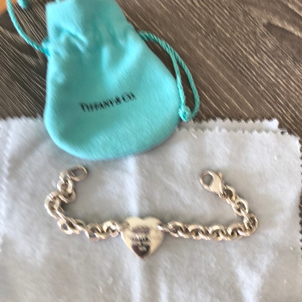Authentic Tiffany & co silver heart clasp bracelet.